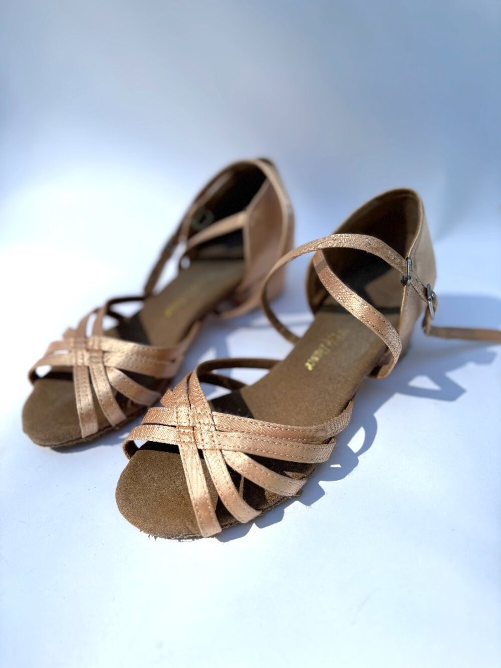 Latin Ballroom Shoes, Tan, LITTLE KIDS SIZE  2.5, 1 inch heal. EXCELLENT Cond.